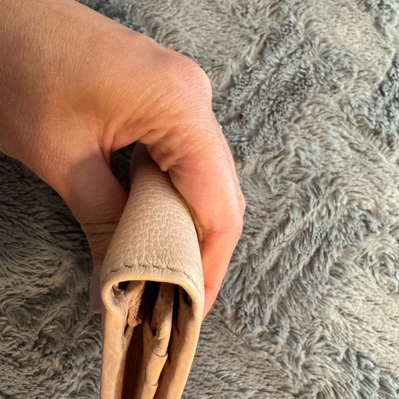 Gucci Women’s Double G Calf Leather Wallet in a Blush Pink! - Picture 4 of 15